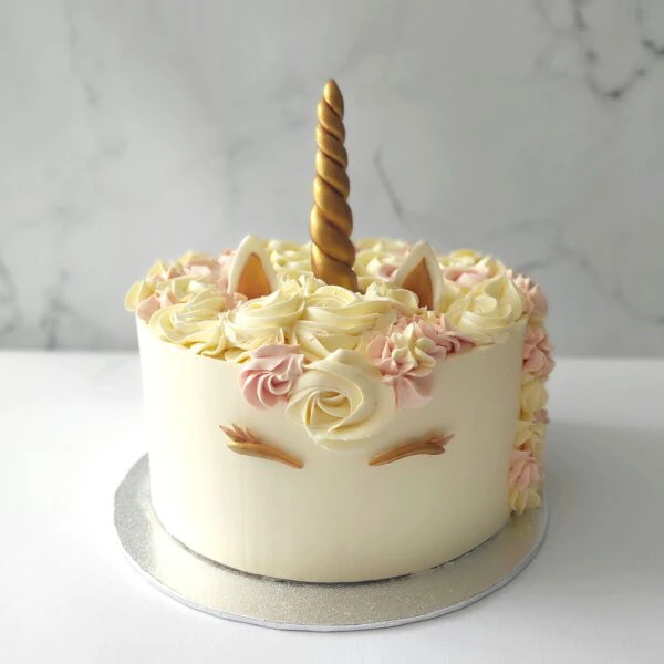 Cake design d'une licorne, fait par Infinies Gourmandises