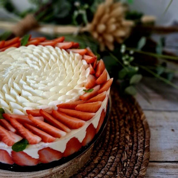 Création pâtissière aux fraises aux alentours de Cannes et Antibes
