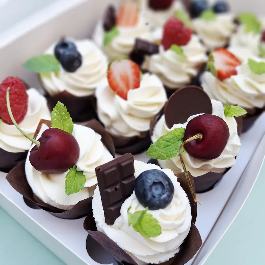 Cupcakes topping fruits rouges