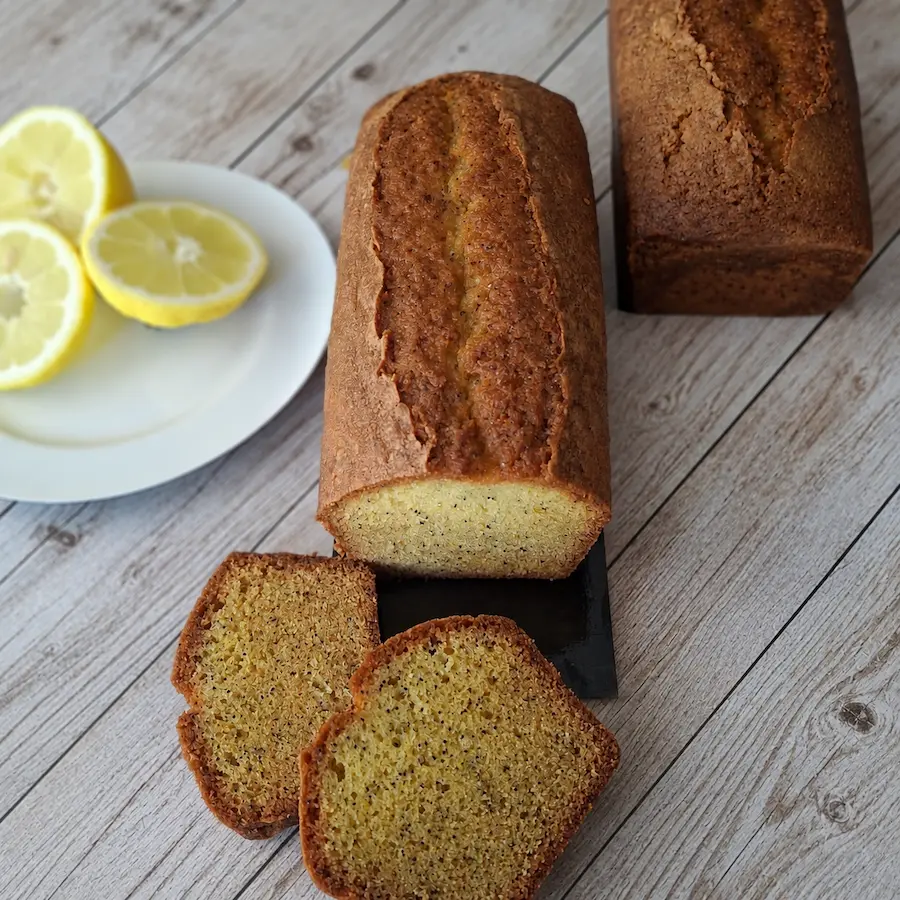 Cake citron pavot tranché