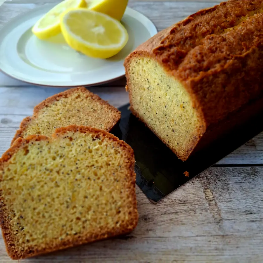 Cake citron pavot tranché
